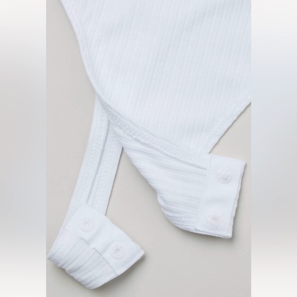 H&M Ribbed V-Neck Bodysuit - Picture 3 of 11